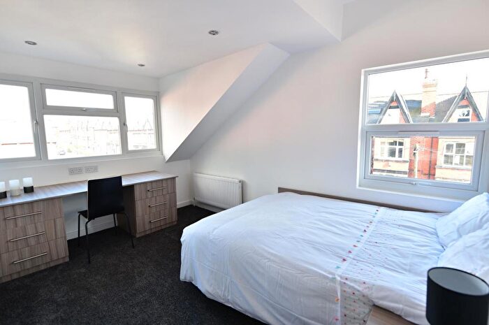 5 Bedroom House To Rent In Hessle Terrace, Hyde Park, Leeds, LS6