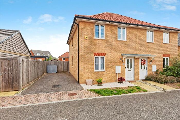 3 Bedroom Semi-Detached House For Sale In Coalfield Grove, Aylesham, Canterbury, CT3