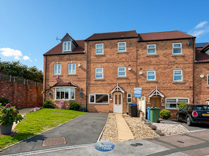 4 Bedroom Town House For Sale In Maple Leaf Gardens, Worksop, S80