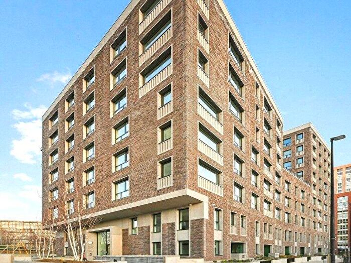 2 Bedroom Apartment To Rent In Gosnold House Escapade Place, London, E14