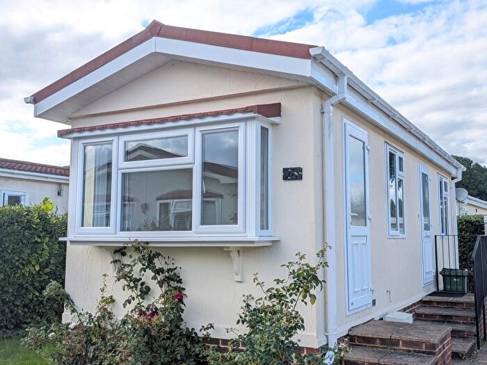 1 Bedroom Mobile/park Home For Sale In Horsham Road, Beare Green, RH5