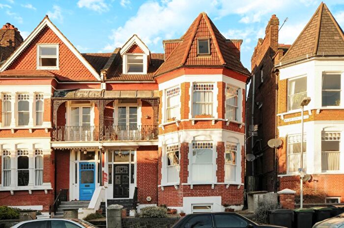 2 Bedroom Flat For Sale In Mount View Road, London, N4
