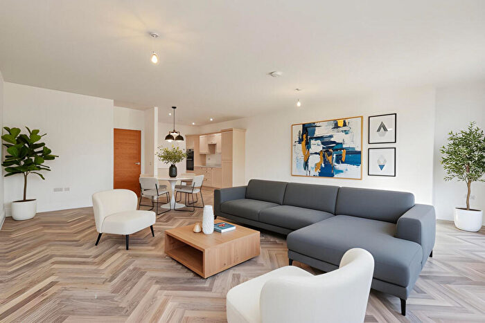 1 Bedroom Apartment For Sale In Chalkwell Avenue, Westcliff-on-Sea, SS0