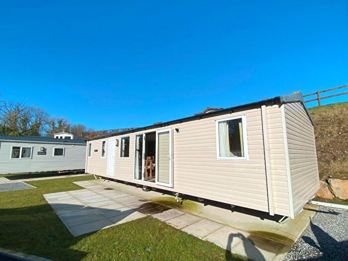 3 Bedroom Lodge For Sale In , SA33