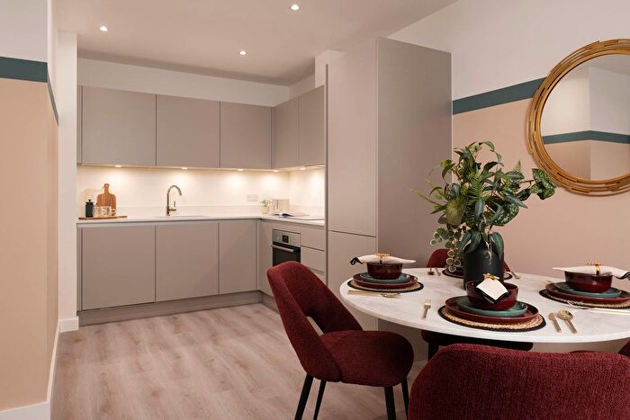 1 Bedroom Flat For Sale In Capital Interchange Way, Brentford, TW8