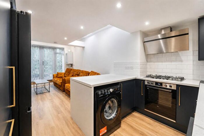 5 Bedroom House To Rent In Gleave Road, Birmingham, B29