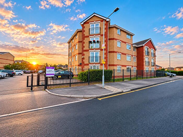 2 Bedroom Flat For Sale In Dunlop Road, Tilbury, RM18