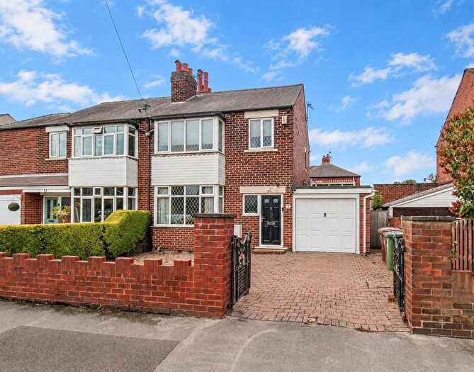 3 Bedroom Semi-Detached House For Sale In Field Lane, Wakefield, WF2