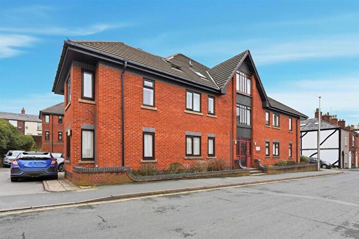 2 Bedroom Flat For Sale In Great King Street, Macclesfield, SK11
