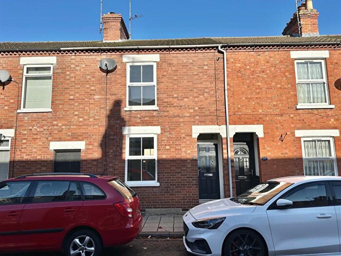 3 Bedroom Terraced House For Sale In St. Giles Street, New Bradwell, Milton Keynes, MK13
