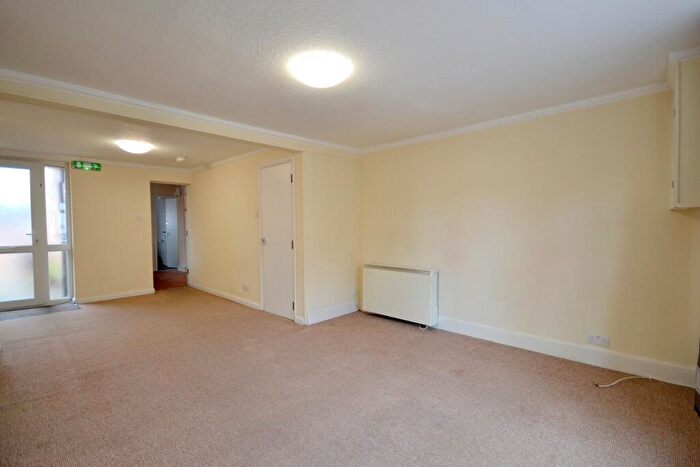 2 Bedroom Flat To Rent In Wellingborough Road, Northampton, NN1