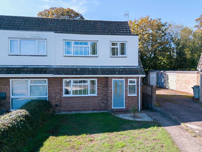 3 Bedroom Semi-Detached House For Sale In Bradstow Way, Broadstairs, CT10