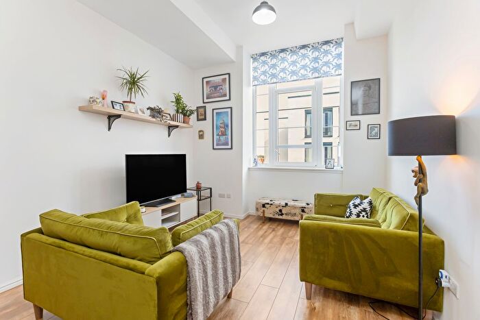 2 Bedroom Flat For Sale In / Arneil Place, Edinburgh, EH5