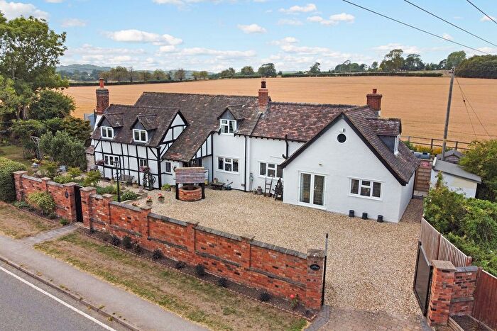 4 Bedroom Detached House For Sale In Iron Cross, Salford Priors, Evesham, WR11