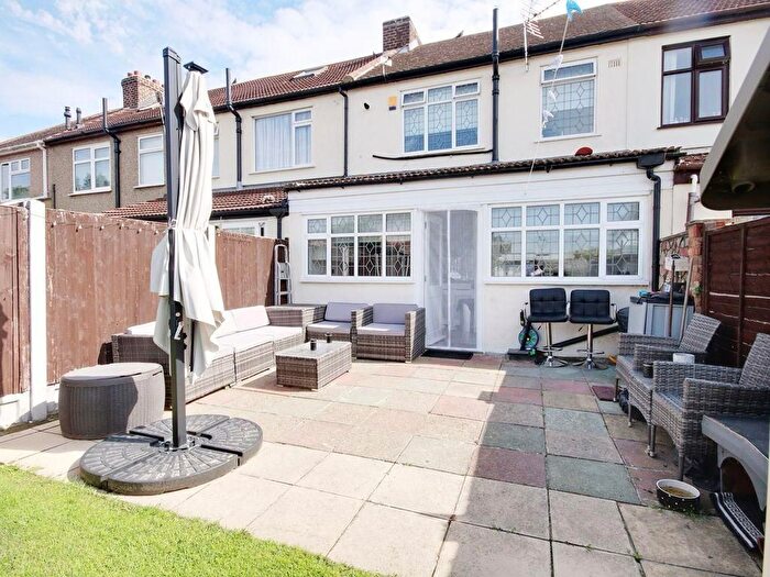 4 Bedroom Terraced House To Rent In Jersey Road, Rainham, Greater London, RM13
