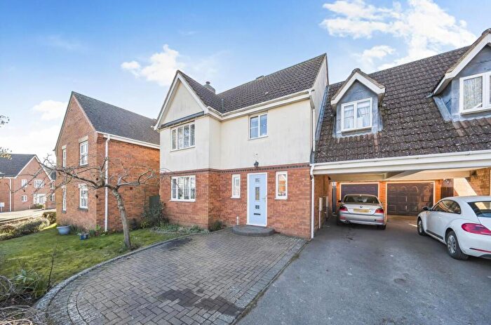 4 Bedroom Link Detached House For Sale In Dewar Drive, Daventry, NN11