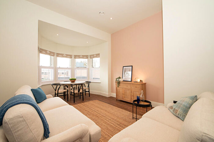 2 Bedroom Apartment To Rent In Moor Road, Headingley, Leeds, LS6