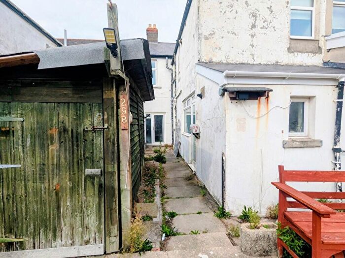 2 Bedroom Flat For Sale In Park Avenue, Porthcawl, Bridgend, CF36