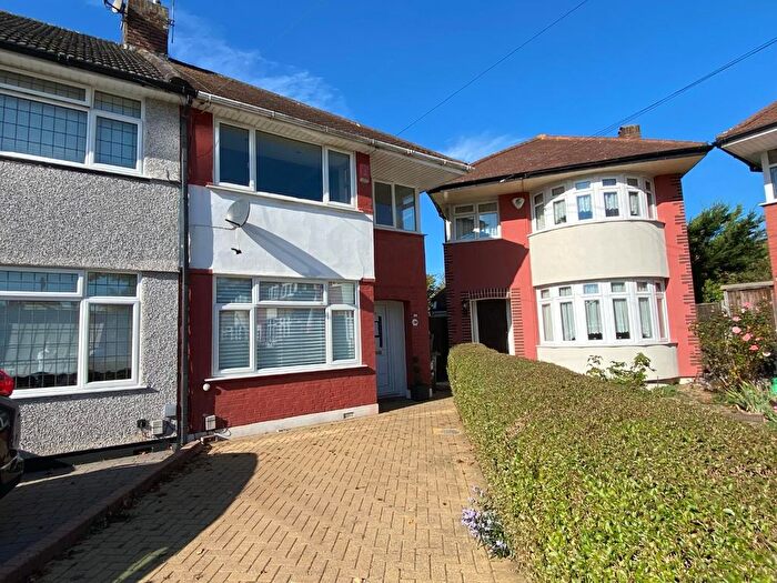3 Bedroom End Of Terrace House To Rent In Maypole Crescent, Ilford, IG6