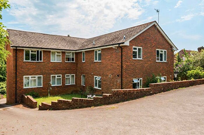 2 Bedroom Flat To Rent In Nightingale Road, Godalming, GU7