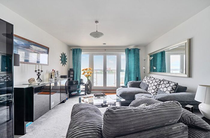 2 Bedroom Flat For Sale In Lifeboat Quay, Poole, Dorset, BH15