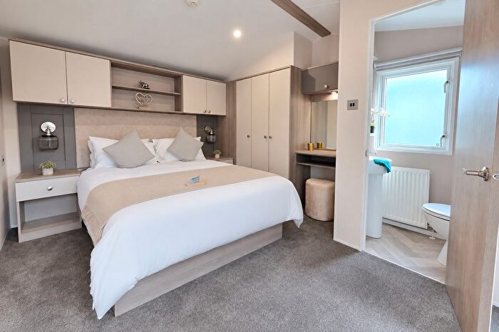 2 Bedroom Park Home For Sale In Alberta Holiday Park, Faversham Rd Whitstable, CT5
