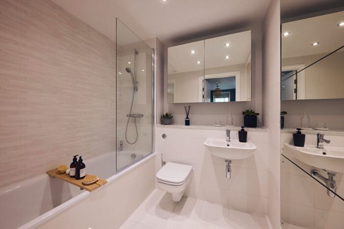 2 Bedroom Apartment To Rent In Alcock House, Chapel Street, Salford, M3