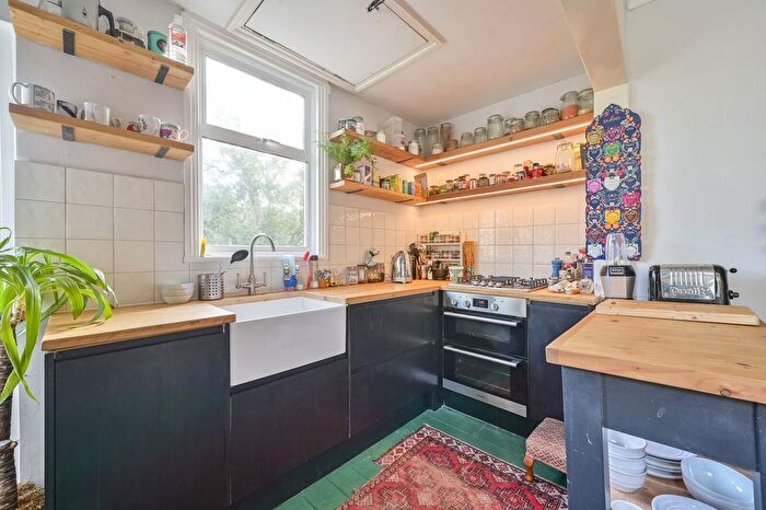 2 Bedroom Maisonette To Rent In Boundary Road, Colliers Wood, London, SW19