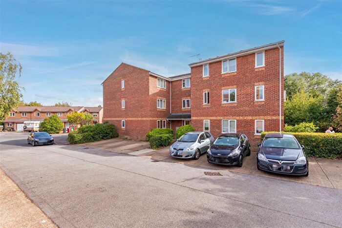 1 Bedroom Flat For Sale In Walpole Road, Slough, SL1