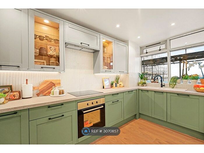 3 Bedroom Flat To Rent In Gerry Raffles Square, London, E15