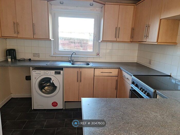 2 Bedroom Flat To Rent In Union Road, Grangemouth, FK3