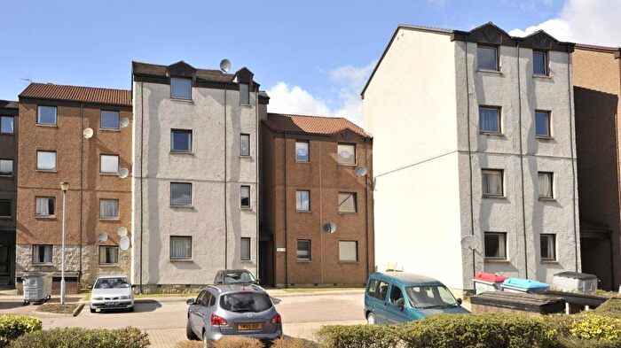 2 Bedroom Flat To Rent In Headland Court, Aberdeen, AB10