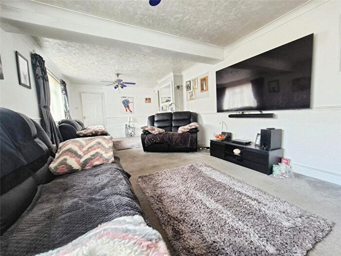 5 Bedroom Semi-Detached House For Sale In Hughes Drive, Wainscott, Rochester, Kent, ME2