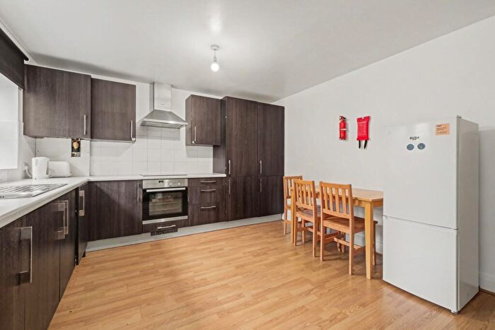 4 Bedroom Semi-Detached House For Sale In Park View Road, London, N17