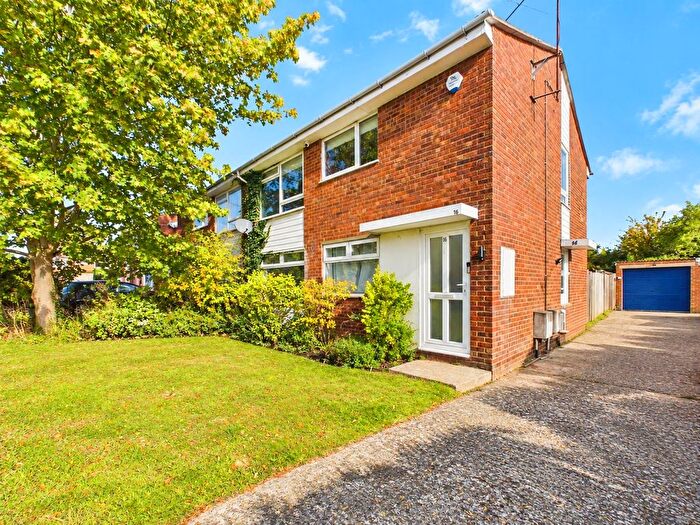 2 Bedroom Maisonette For Sale In Halsey Drive, Hitchin, SG4
