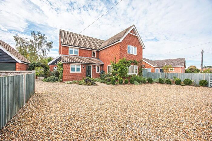 4 Bedroom Detached House For Sale In Immaculately Presented Four Bedroom Detached Family Home In Hingham, NR9