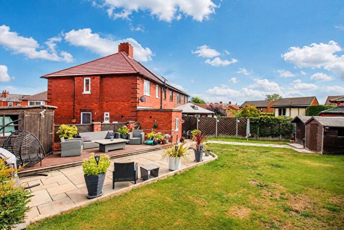 3 Bedroom Semi-Detached House For Sale In Moxon Grove, Wakefield, WF1