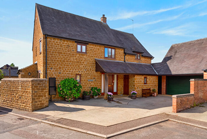 4 Bedroom Detached House For Sale In Maltings Court Bloxham Banbury, Oxfordshire, OX15