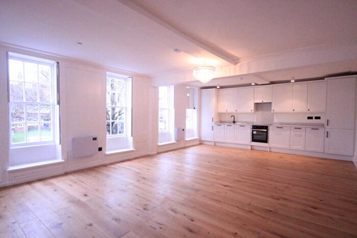 Studio To Rent In Shenfield Road, Brentwood, Essex, CM15