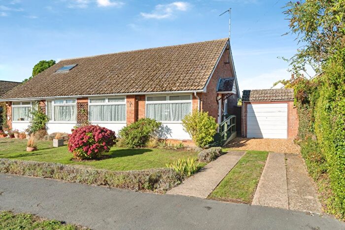 2 Bedroom Bungalow For Sale In Youngman Close, Histon, Cambridge, CB24