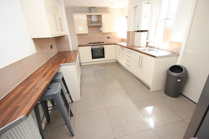 6 Bedroom Terraced House To Rent In Gresford Avenue, Liverpool, L17