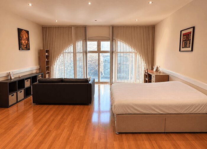 Studio To Rent In Castle Buildings, SA1
