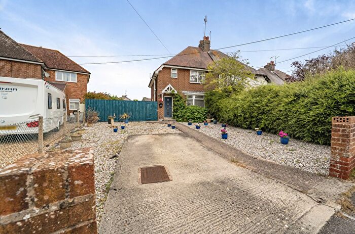 3 Bedroom Semi-Detached House For Sale In Station Road, Chiseldon, Swindon, SN4