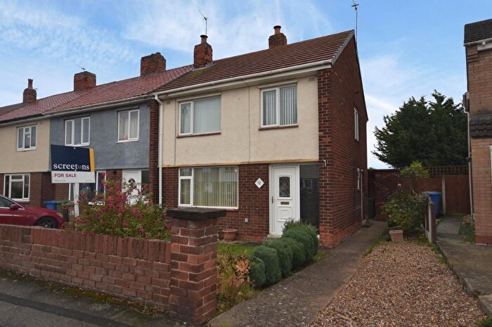 3 Bedroom End Of Terrace House For Sale In St. Lawrence Avenue, Snaith, Goole, DN14