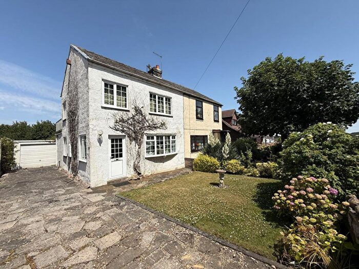 3 Bedroom Semi-Detached House For Sale In West Park Drive, Darrington, WF8