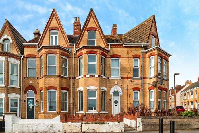 4 Bedroom Terraced House For Sale In North Promenade, Withernsea, HU19