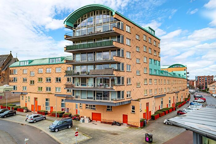 2 Bedroom Flat For Sale In Old Rutherglen Road, Oatlands, Glasgow, G5