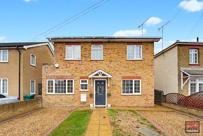 4 Bedroom Detached House For Sale In Gordon Road, Ashford, TW15