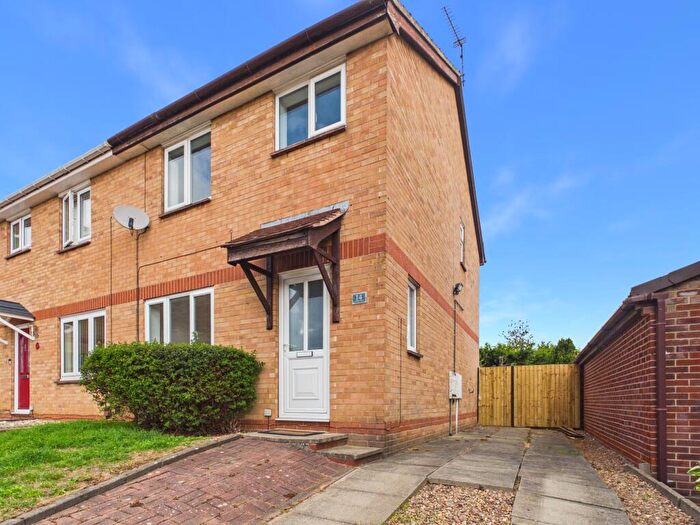 3 Bedroom Semi-Detached House For Sale In Tuxford Close, Oakwood, DE21