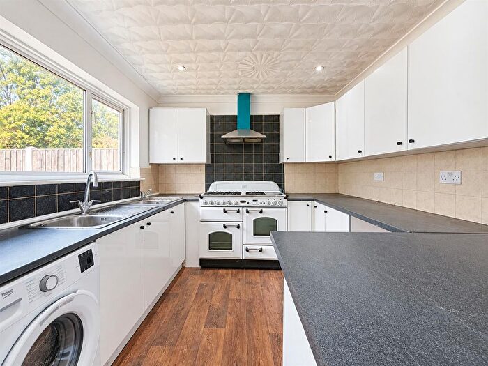 6 Bedroom Semi-Detached House To Rent In Lady Margaret Road, Southall, UB1